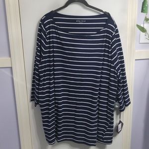 Bnwt. NAVY and white top.